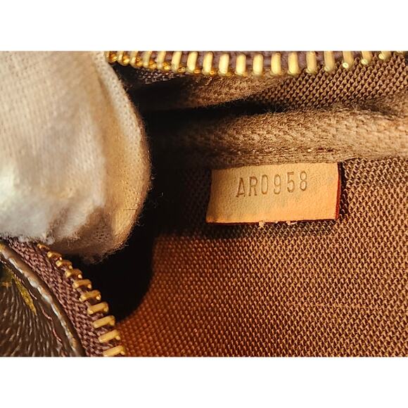 Louis Vuitton Pochette Accessories Monogram Shoulder Bag LV made in France 1998 - Picture 6 of 16